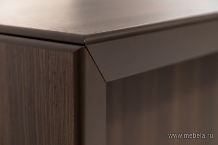 Стол переговоров