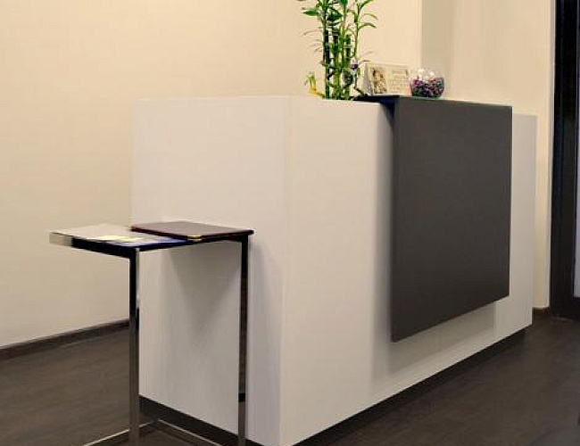 фото ресепшн Фаста Белый №3