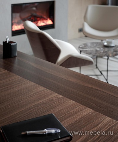 Стол переговоров