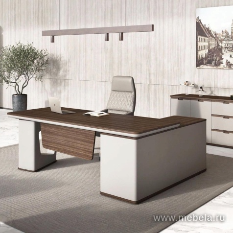 Шкаф с полками и вешалкой для одежды