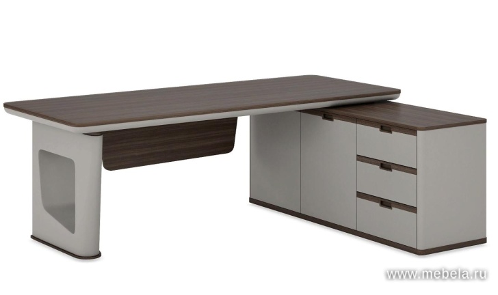 Шкаф с полками и вешалкой для одежды