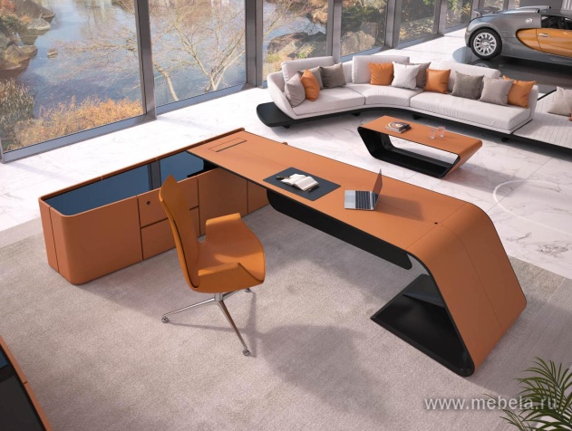 Греденция с 4 дверями и стекляным топом