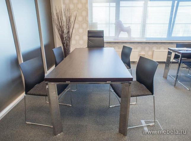 Стол руководителя (черные опоры)