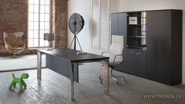 Стол руководителя (черные опоры)