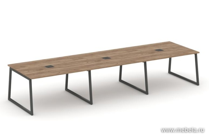 Стол переговорный на T1-образных опорах 40х40