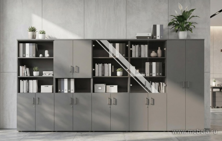 Офисная тумба для оргтехники, с нишей и распашными дверцами