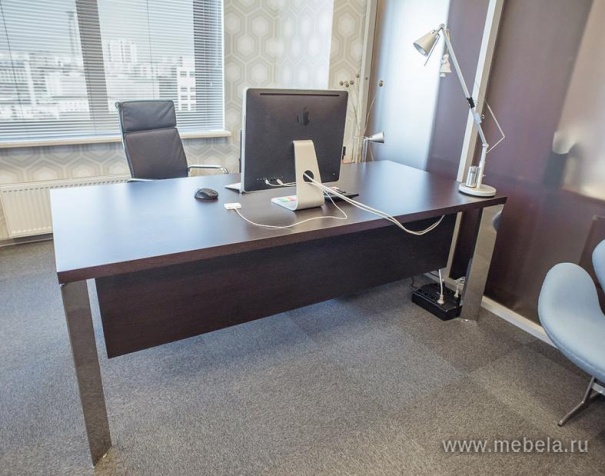 Стол руководителя (черные опоры)