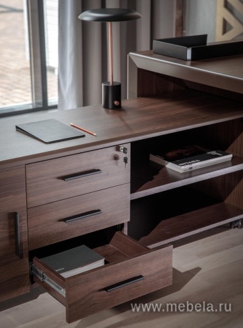 Стол переговоров