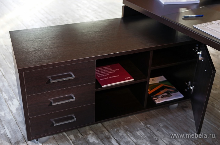 Стол руководителя (черные опоры)