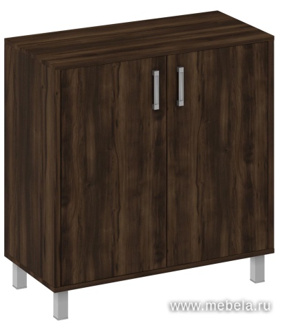 Офисный шкаф низкий, широкий, глухие двери без замка