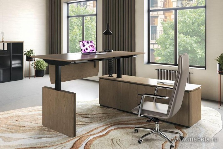 Стол руководителя на электроприводе, без экрана