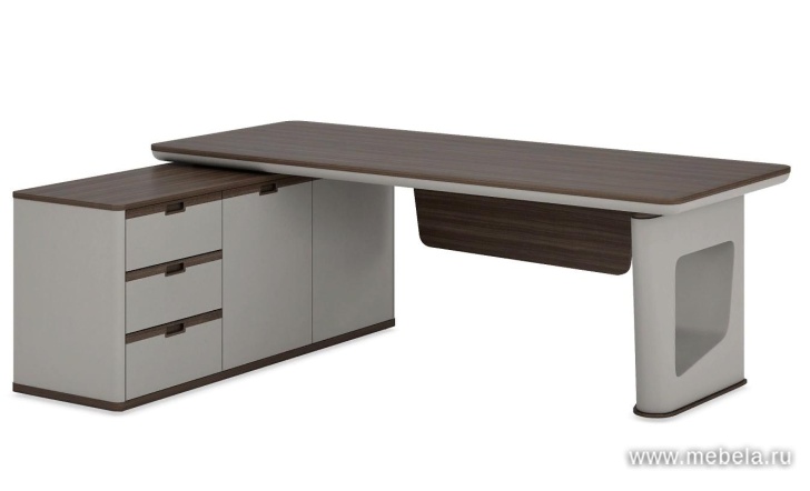 Шкаф с полками и вешалкой для одежды