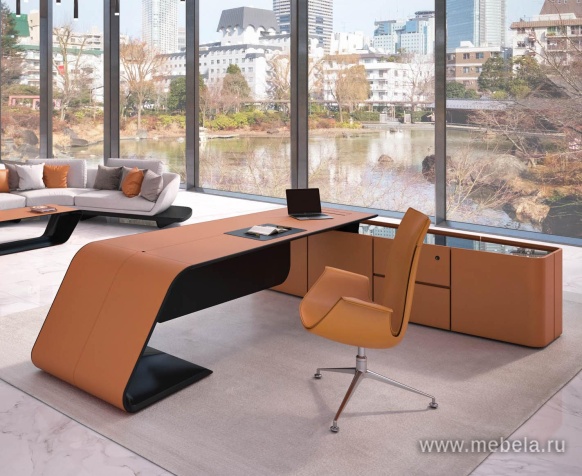 Греденция с 4 дверями и стекляным топом