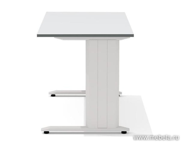 Стол прямой на металлокаркасе