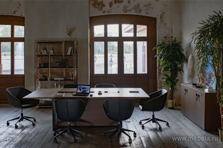 Стол для переговоров