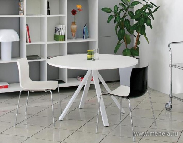 Стол переговоров (белые опоры)